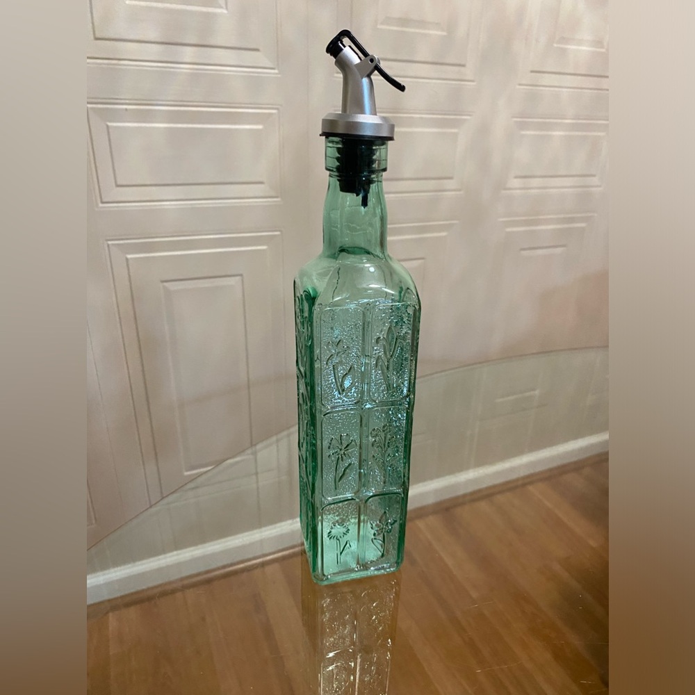 TableCraft Olive Oil Dispenser Glass Kitchen Bottle Pourer/ -New